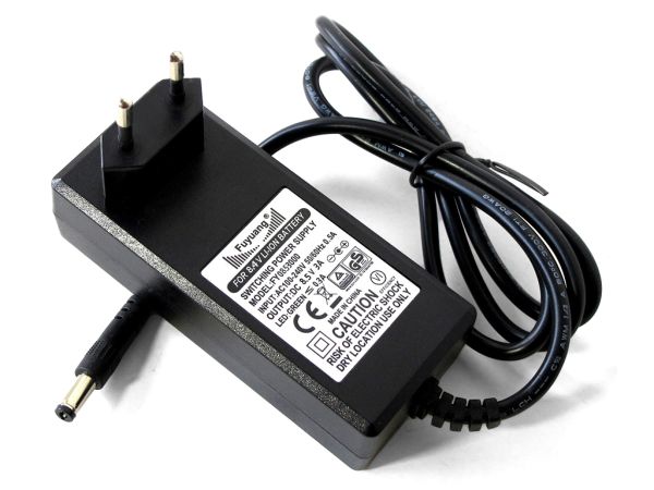 Ladegerät für 7.4V Li-Ion / Li-Pol, 2S Akkus, mit DC Stecker